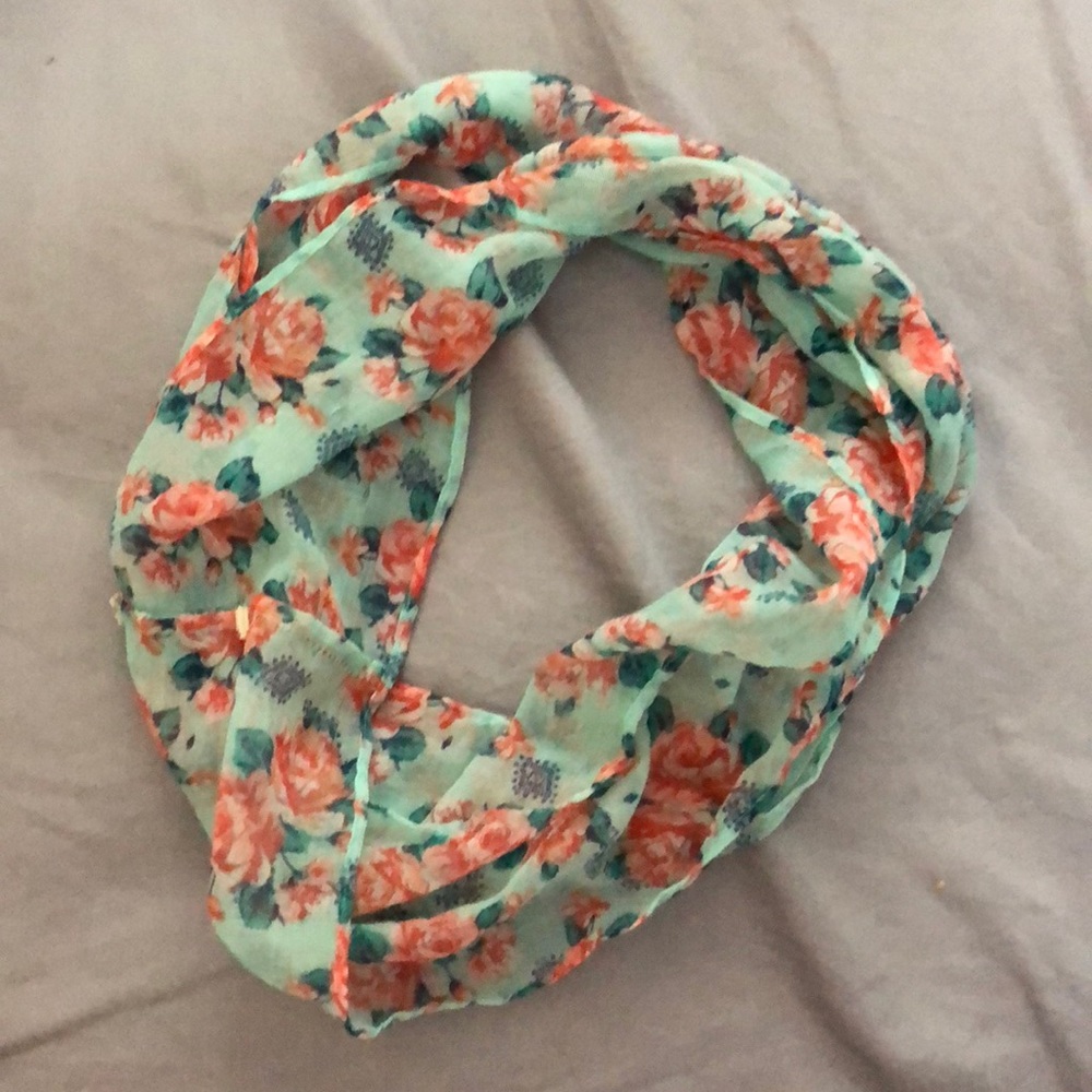 Thin rose scarf